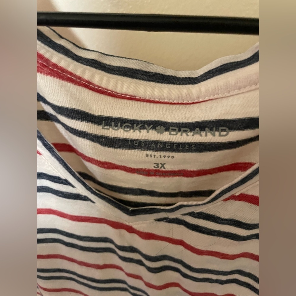 ✨Women’s Lucky Brand Vneck Short Sleeve Shirt Size 3X - Picture 3 of 8
